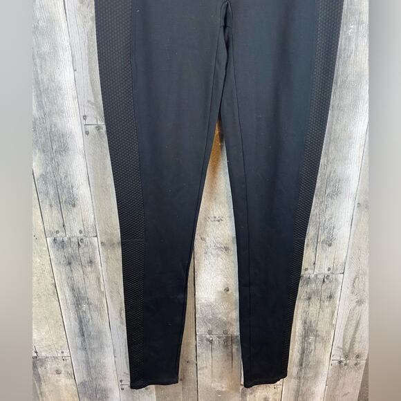 SPANX Grid Illusion Side Leggings in Very Black Size Medium. - Picture 5 of 11